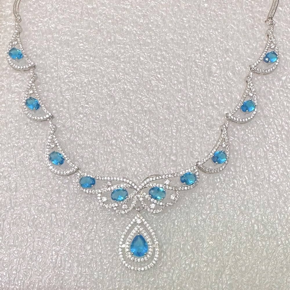 Luxury Swiss Blue Topaz Necklace (925 silver)